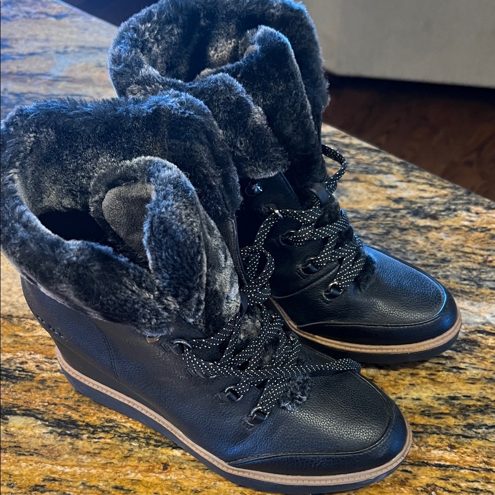 Dr. Scholl's Black Fur-Lined Wedge heeled Winter Boots